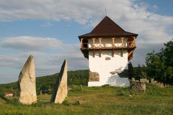 Буша. Башня замка